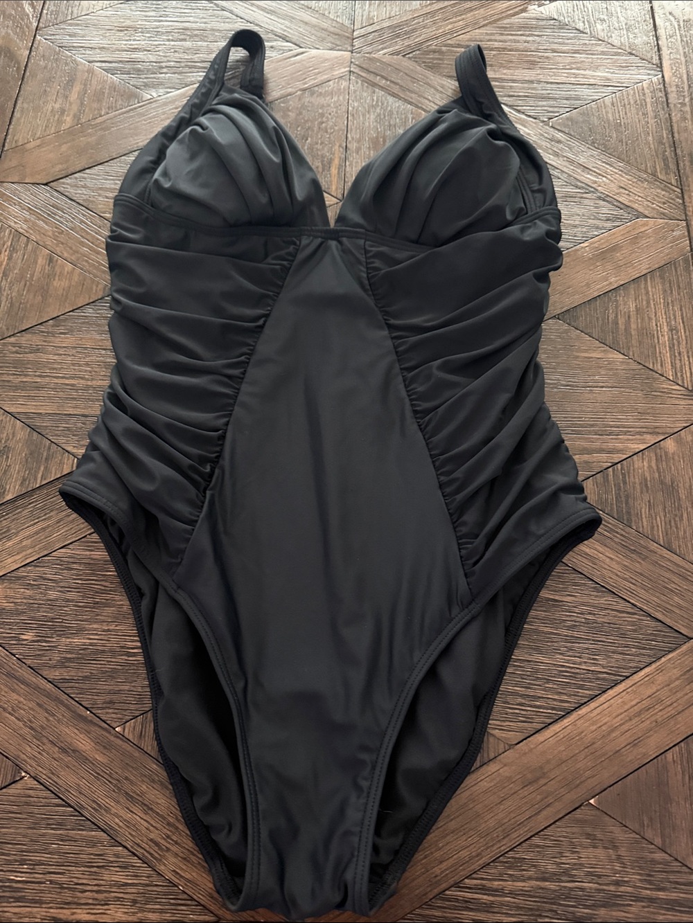 Venus Swim Ruched One-Piece Swimsuit Black Beauty Size 14 Molded Cups New!